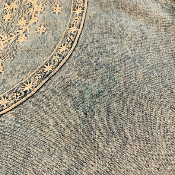 GAP Denim Vintage Western Cowboy Embroidered Denim Button Up Shirt - Size XS - Picture 3 of 7